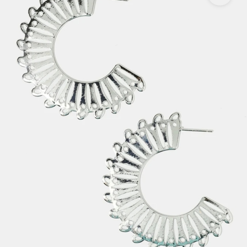 ❤ 4/$15❤ Silver Tone Textured Stud Earrings